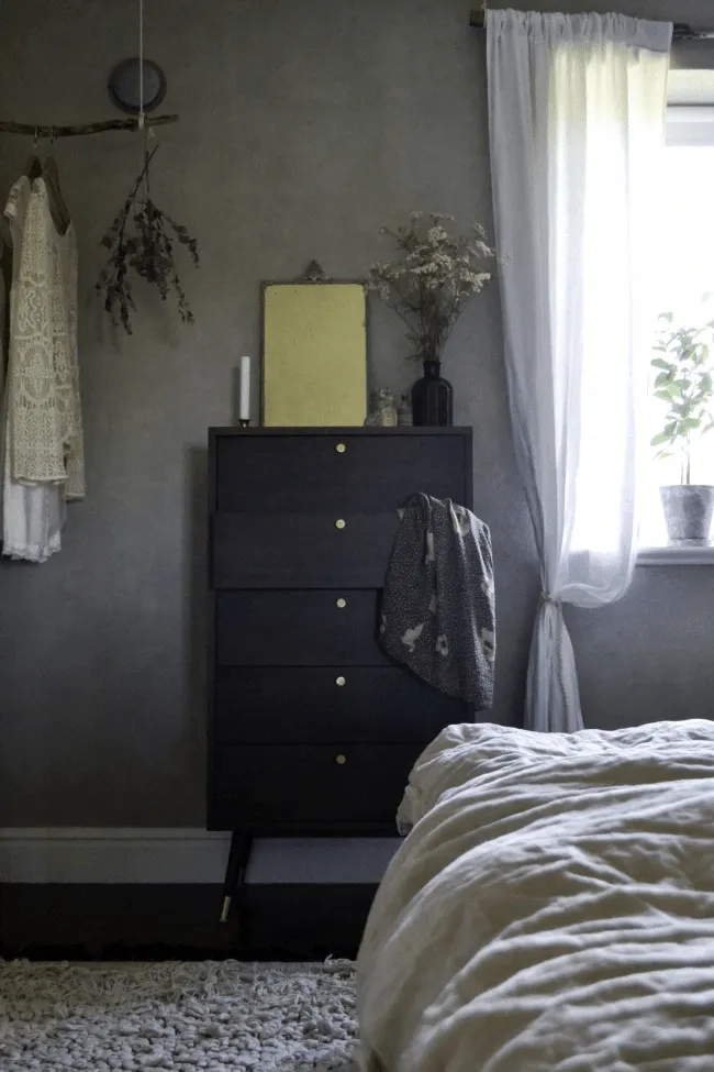 Commode - Prime - 5 lådor (noyer/laiton)