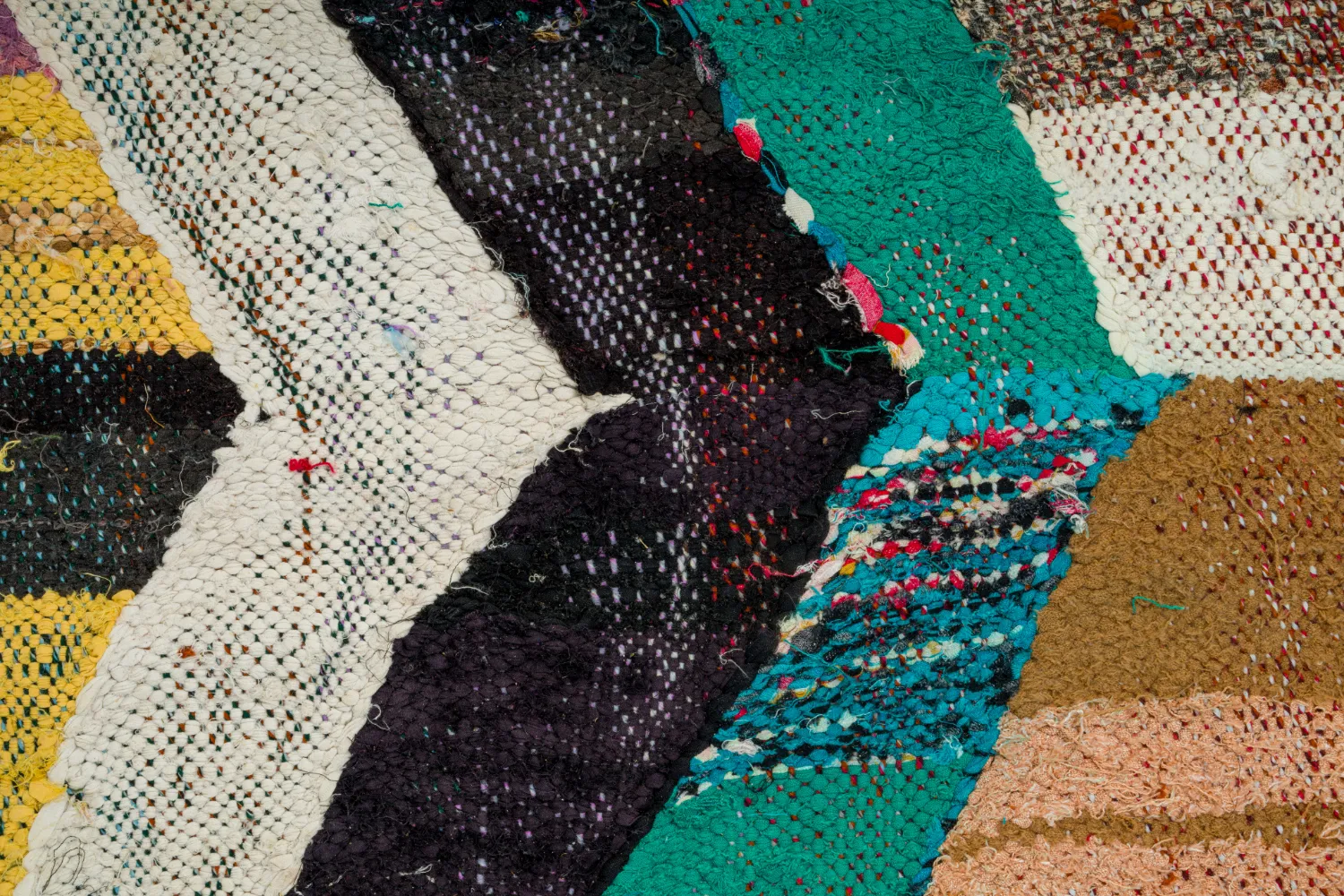 Tapis berbère marocain Boucherouite 135 x 245 cm