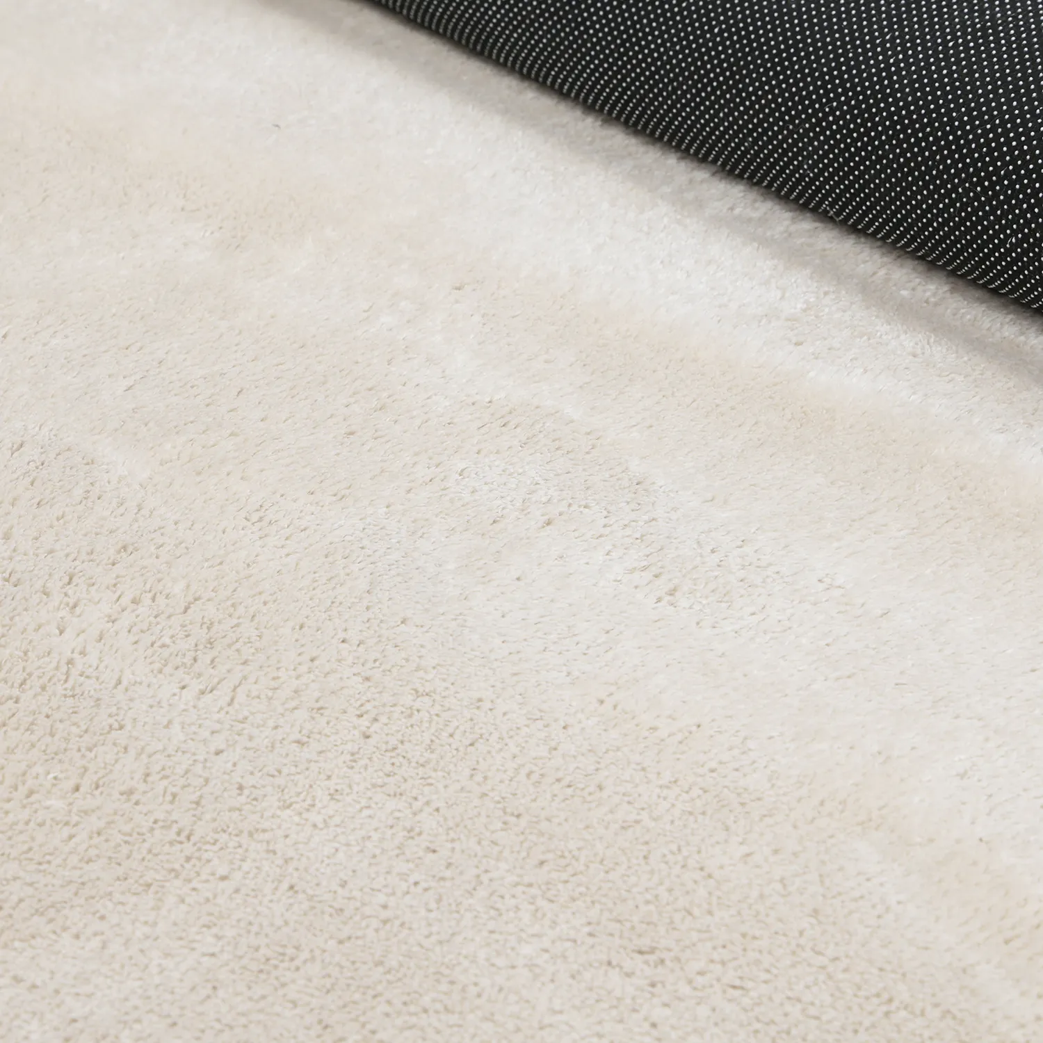 Tapis Shaggy Ondulé Asymétrique - Aranga Super Soft Fur (beige)