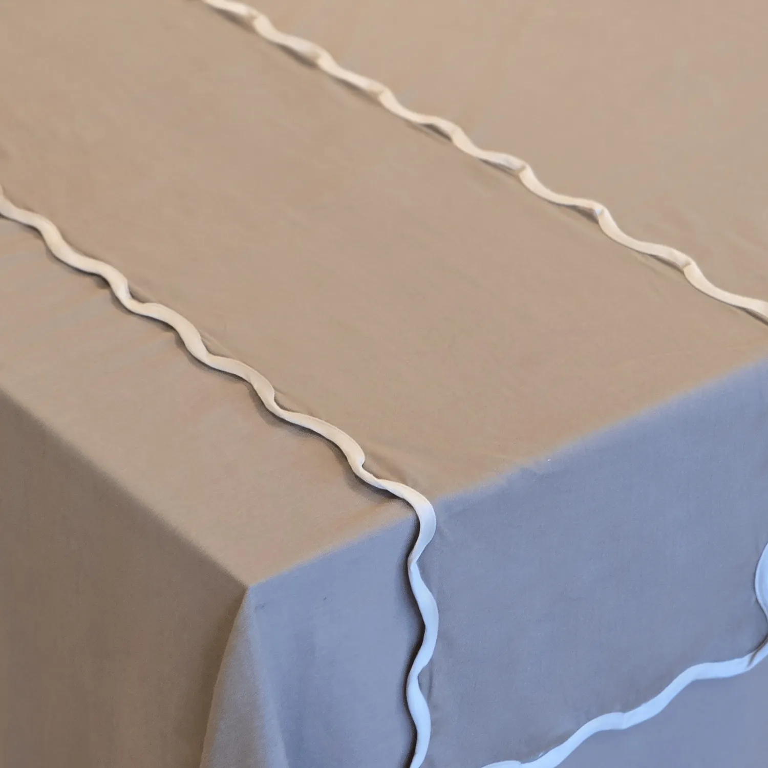 Chemins de table - Yrsa (beige foncé)
