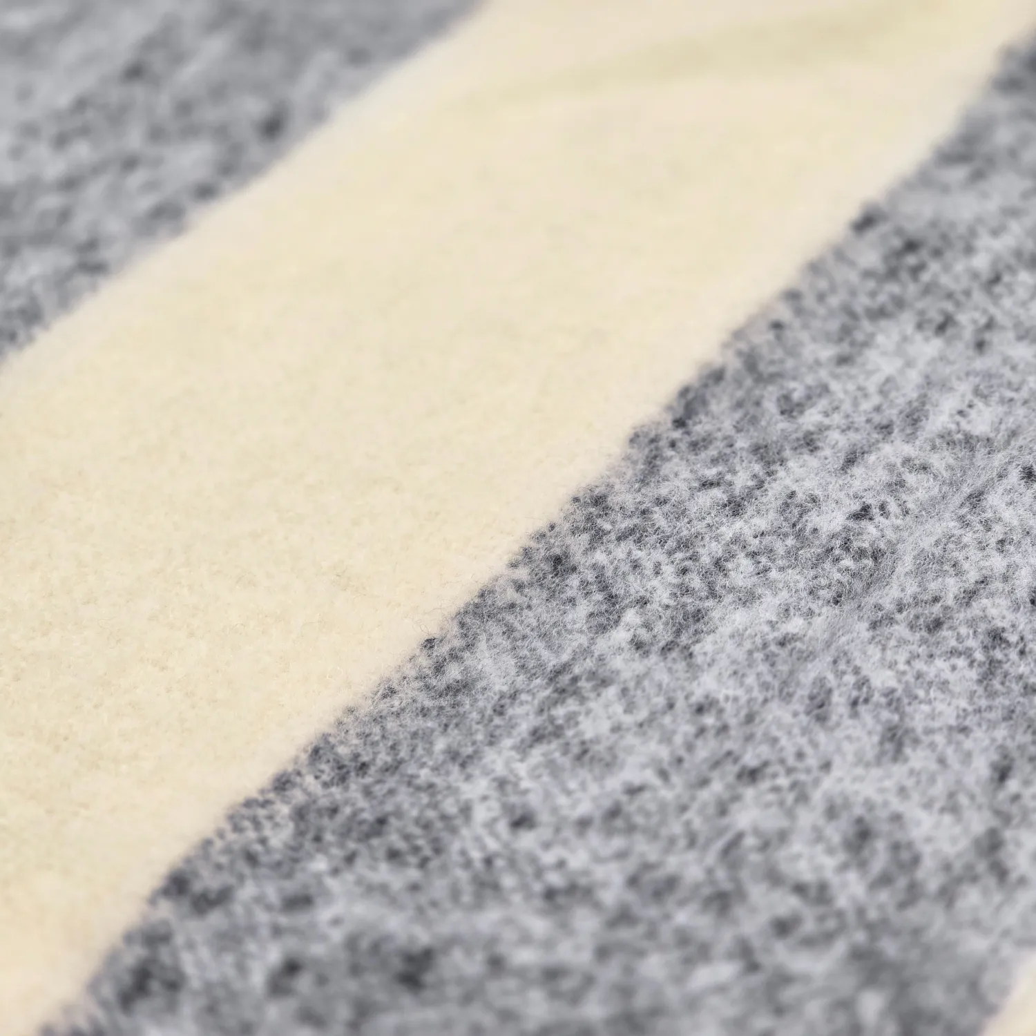 Plaids - Plaid en mélange de laine - Beatriz Stripe (noir/blanc)