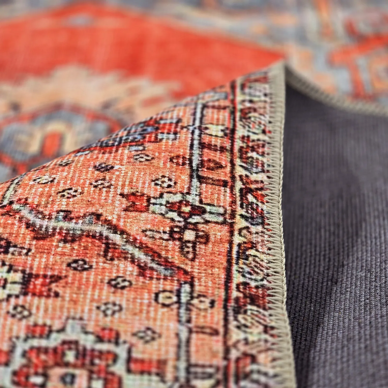 Flachgewebter Teppich - Madevan (rot)