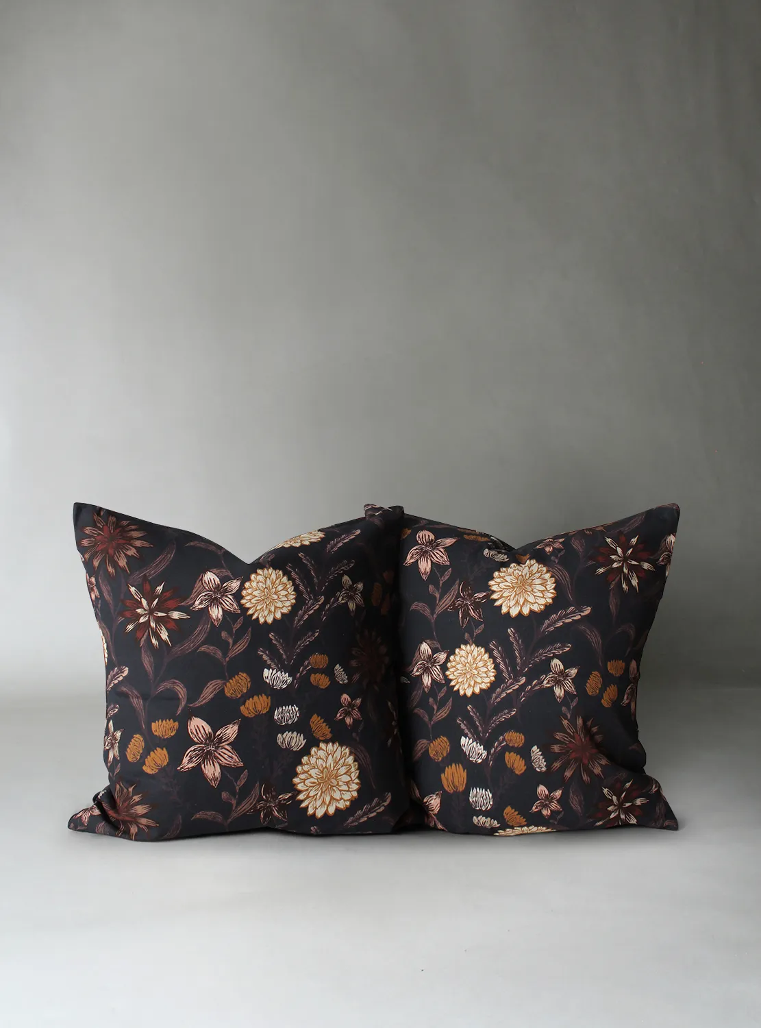 Housse de coussin lot de 2 Lotten (gris foncé)