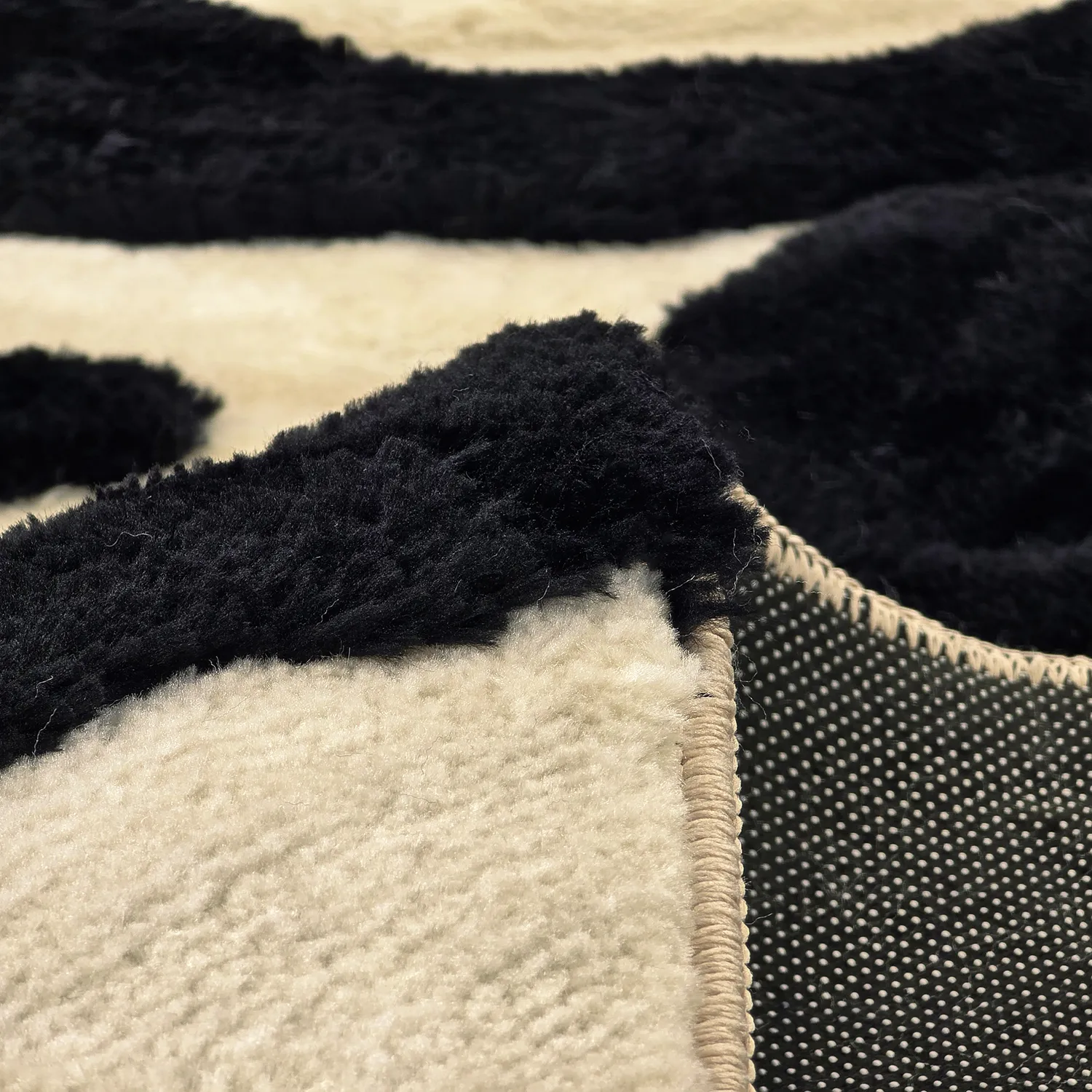 Tapis shaggy - Fergana (crème/noir)