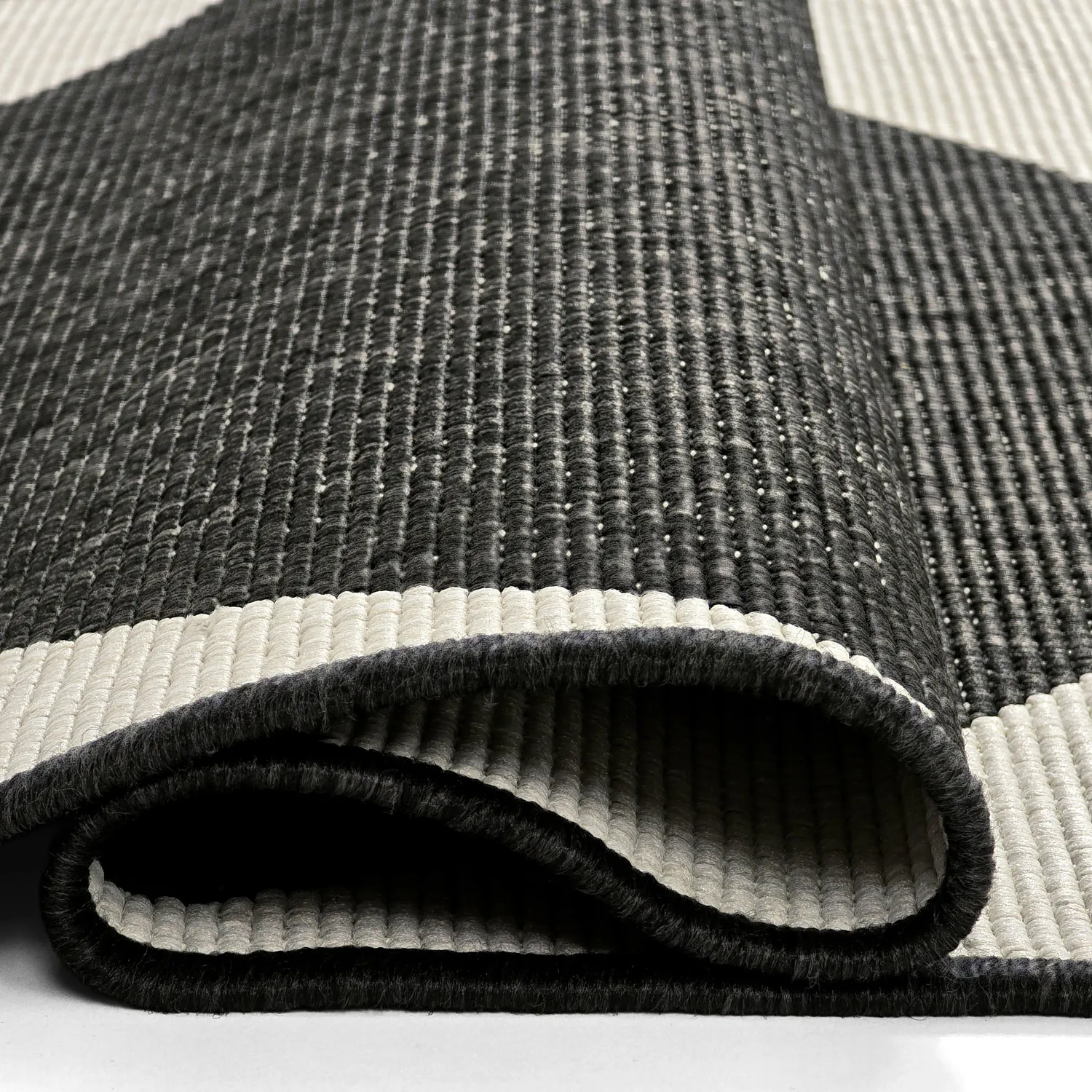 Teppich für innen und außen - Aurora (schwarz/weiß)