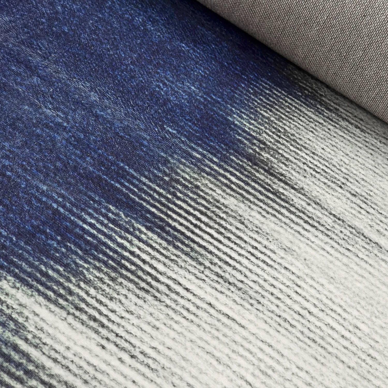 Wilton-Teppich - Cara (weiß/dunkelblau)