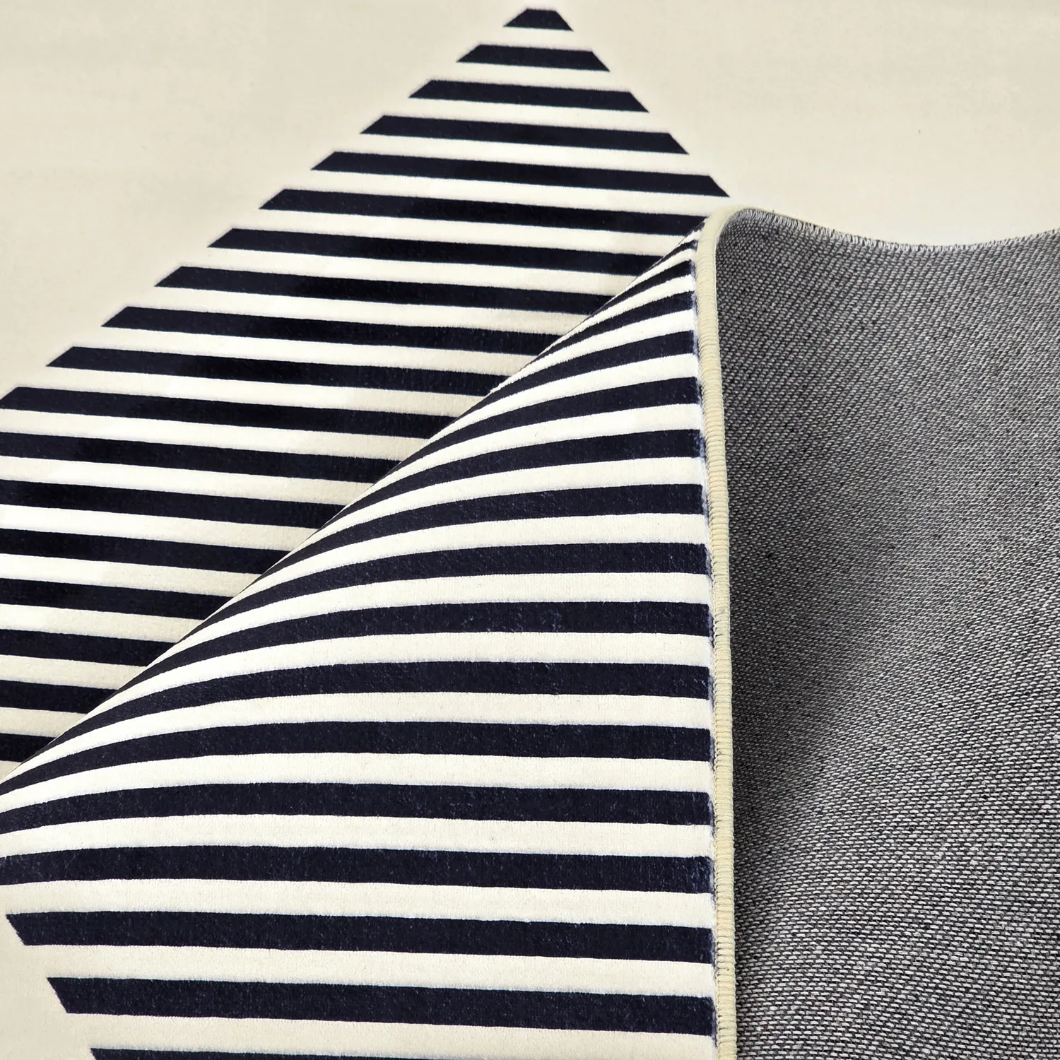 Wilton-Teppich - Pucon (schwarz/creme)